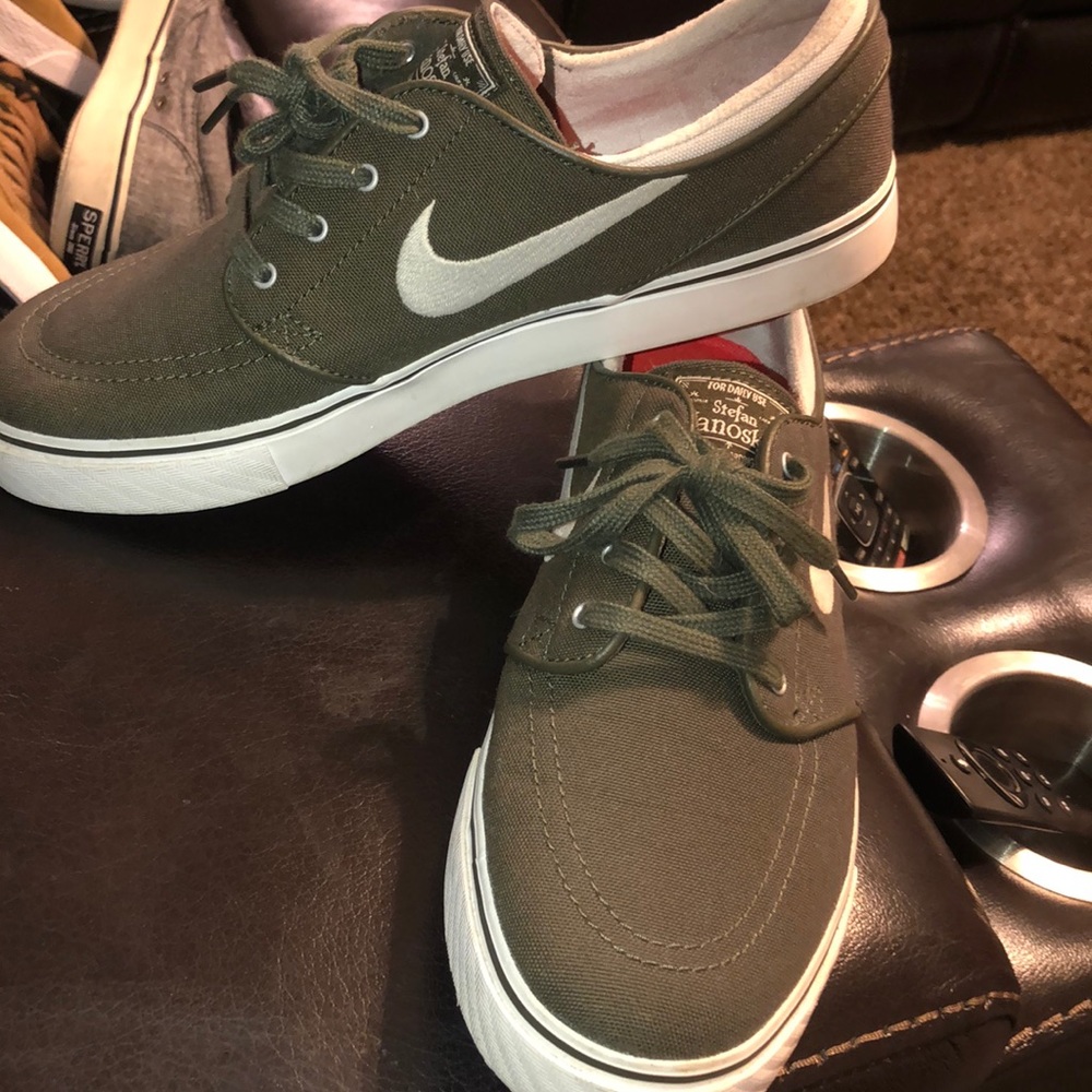Stefan janoski army green skate shoes